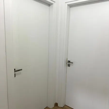 Essy Διαμέρισμα Τίρανα